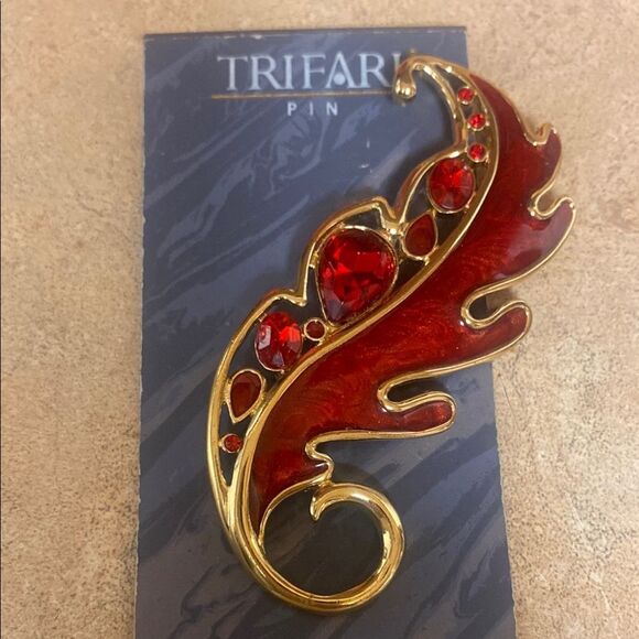 Trifari Red and Gold Leaf Pin - Picture 1 of 3